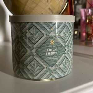 Bath and body works white barn candle